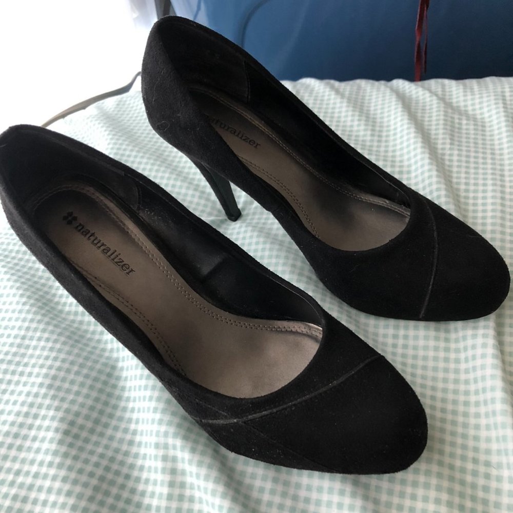 Naturalizer Heels - Picture 2 of 5